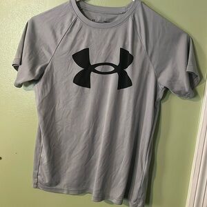 Under Armor boys tee ,short sleeve color grey